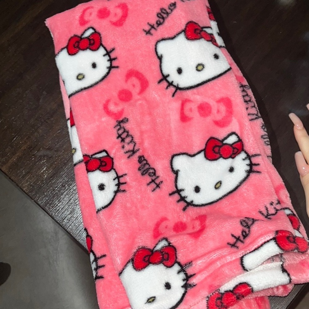 Hello kitty pjs 🤍💗